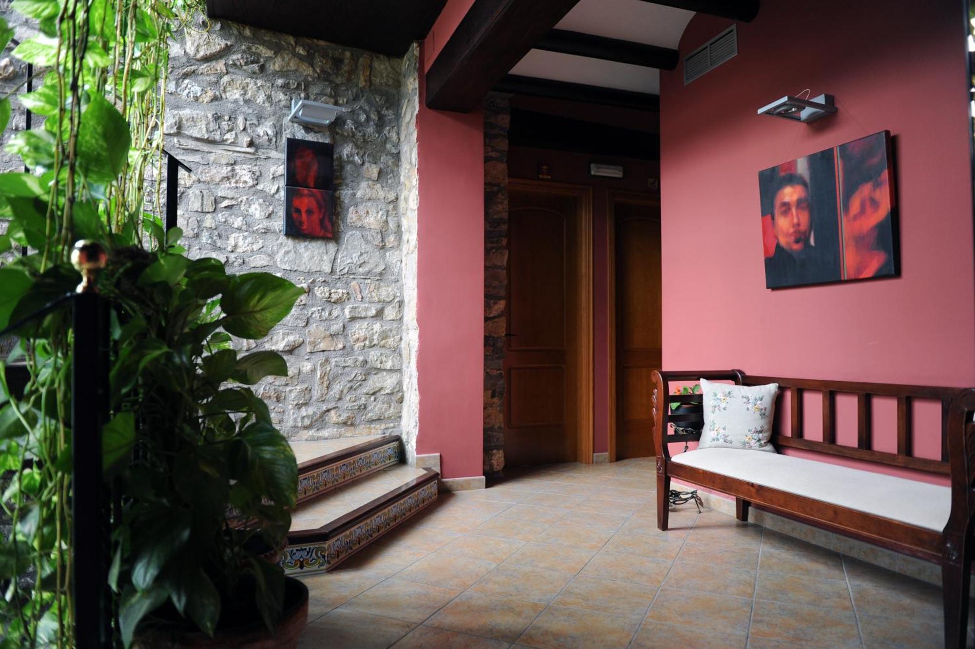 Hotel Restaurant Verdia Sueras エクステリア 写真