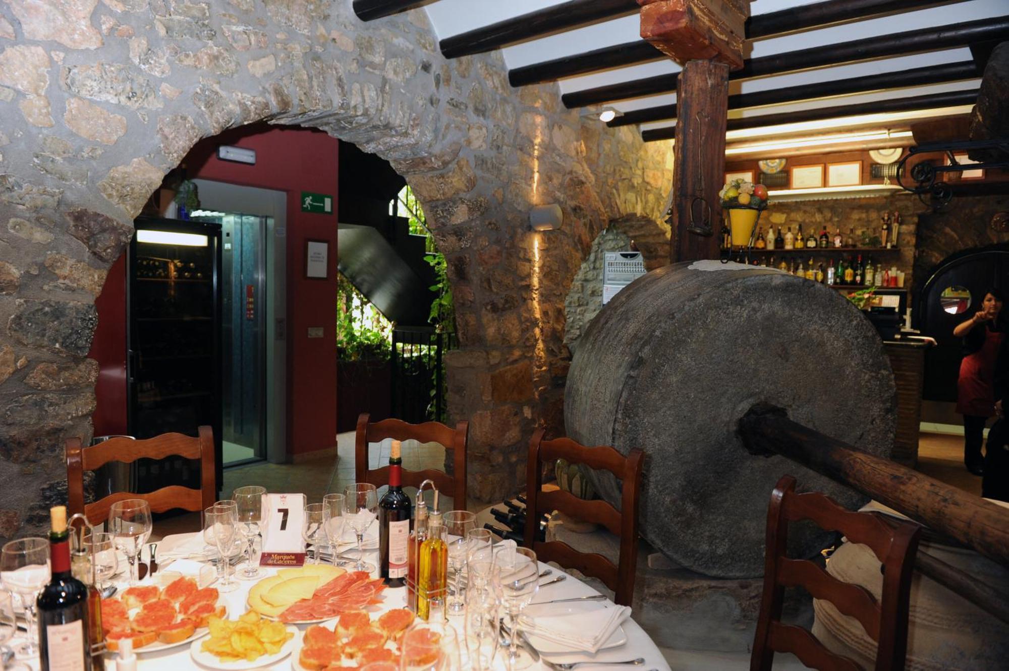 Hotel Restaurant Verdia Sueras エクステリア 写真